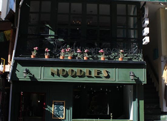 india/manali/bar/mountview-noodles-cafe-best-multicuisine-restaurants-rooftop-restaurants-fine-dining-restaurants-in-manali