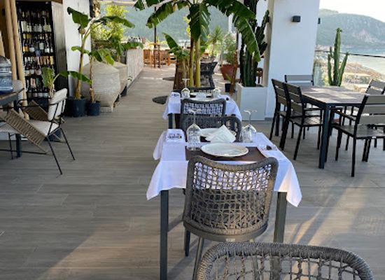albania/dhermi-region/bar/surf-the-roof