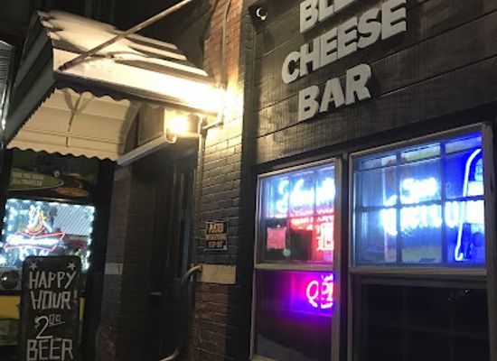 connecticut/litchfield-hills/bar/blue-cheese-bar