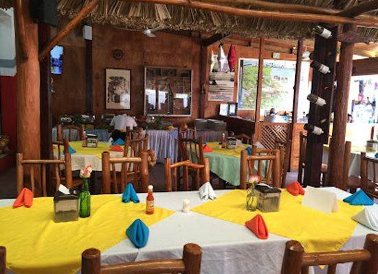 guatemala/livingston/bar/happy-fish-travel