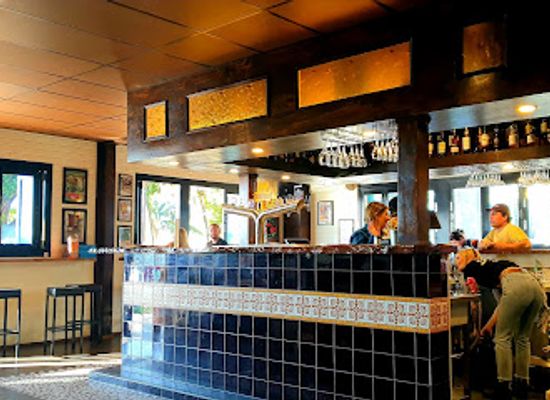 australia/jervis-bay/bar/bud-s-tavern
