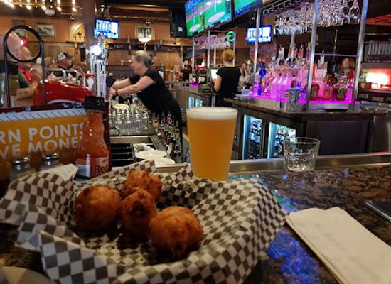 rhode-island/kent-county/bar/chelo-s-hometown-bar-grille