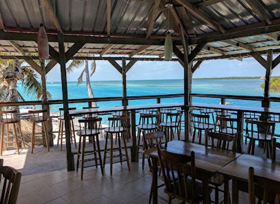 belize/belize-district/bar/the-lazy-lizard