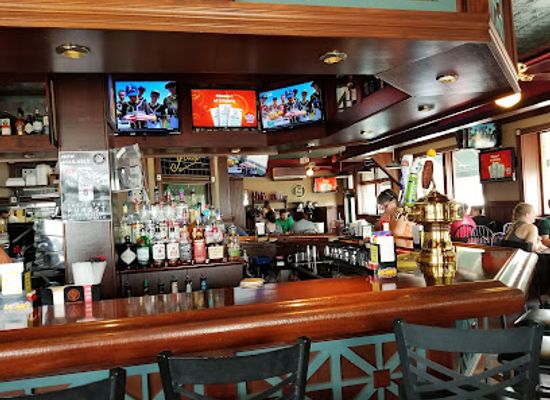 ohio/kelleys-island/bar/captains-corner-kelleys-island