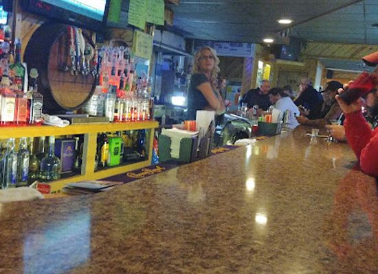 wisconsin/devil-s-lake-state-park/bar/poor-richard-s-bar