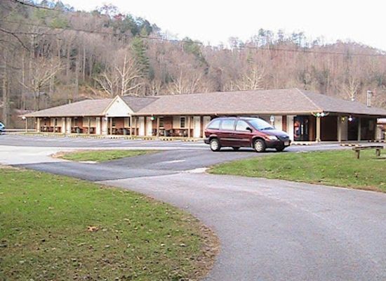 kentucky/natural-bridge-state-resort-park/bar/li-l-abner-motel-cottages