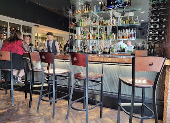 kansas/manhattan/bar/wine-dive-kitchen