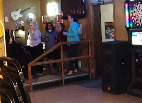 north-dakota/lake-sakakawea/bar/hometown-tavern-bottle-shop