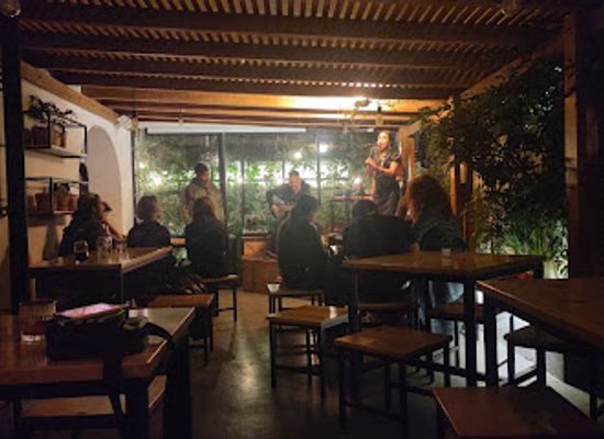 ecuador/quito/la-floresta/bar/curuba
