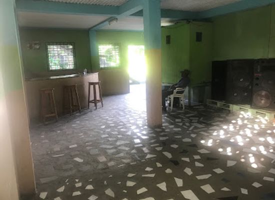 saint-lucia/laborie-quarter/bar/nadoons-bar