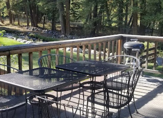 oregon/wallowa-mountains/bar/flying-arrow-resort