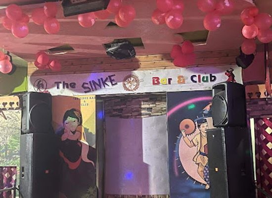 nepal/kathmandu/pashupatinath/bar/the-sinke-bar-club