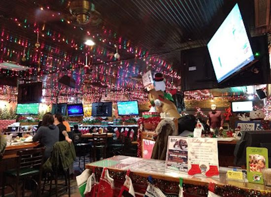 illinois/schaumburg/bar/village-tavern-grill
