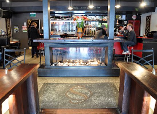 new-zealand/queenstown/bar/surreal-bar-restaurant