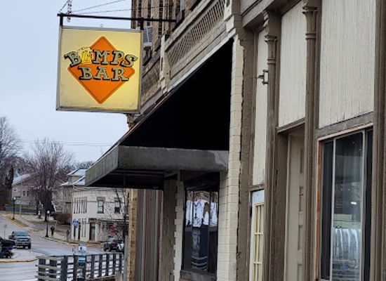 wisconsin/devil-s-lake-state-park/bar/walnut-street-tavern