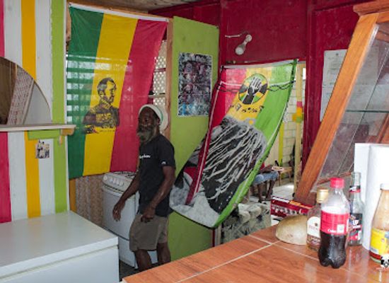 saint-kitts-and-nevis/basseterre/bar/fluffy-ital-bar