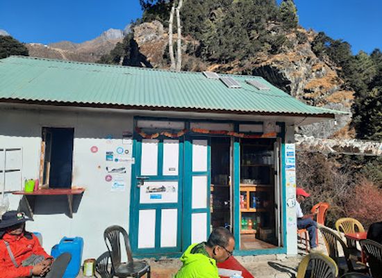 nepal/everest-base-camp/bar/restaurant-bridgev