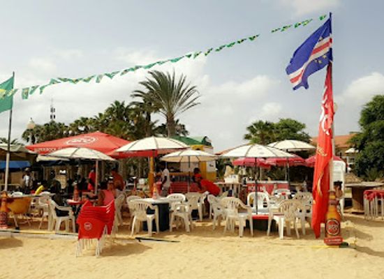 cabo-verde/praia-de-zal/bar/beach-bar-ola-brasil