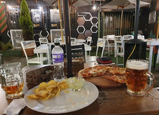 ecuador/quito/la-mariscal/bar/zmus-bar