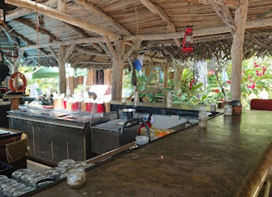 panama/pacific-coast/bar/skully-s-hotel-hostal-bar-food-court
