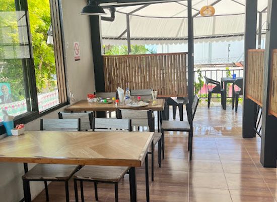 maldives/thulusdhoo-island/bar/clamshell