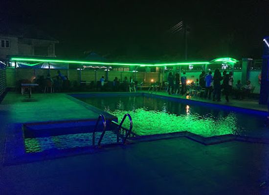 nigeria/uyo/osongama-estate/bar/me-lounge