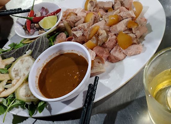 vietnam/hue/phu-huong/bar/be-thui-phu-quy