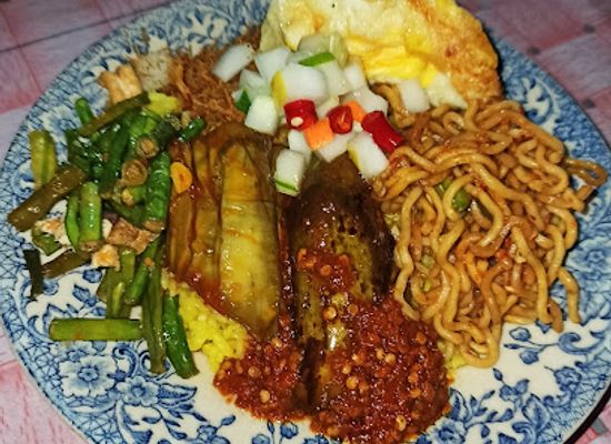 indonesia/maluku-islands/bar/warung-makan-saung-kuning