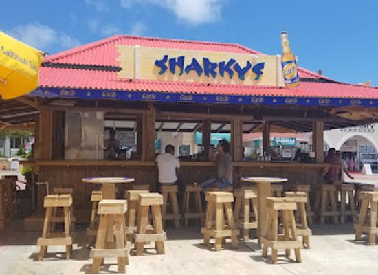sint-maarten/little-bay-beach/bar/sharky-s