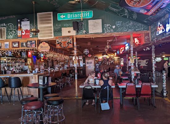 texas/edwards-plateau/bar/poodies-hilltop-roadhouse