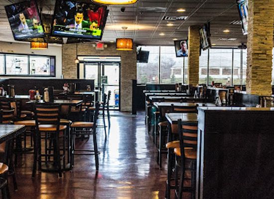illinois/naperville/bar/bottoms-up-sports-bar-grill