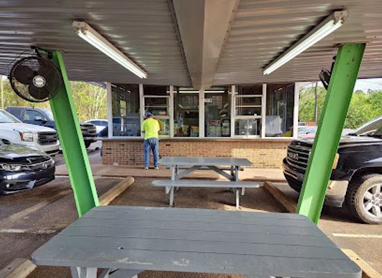 alabama/tombigbee-river/bar/ed-s-drive-in