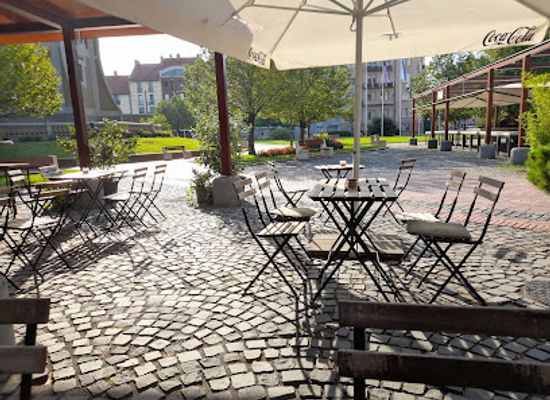 hungary/szeged/szent-istvan-ter/bar/saint-cafe