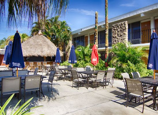florida/cape-coral/bar/tiki-hut-bar-grill-at-dolphin-key-resort