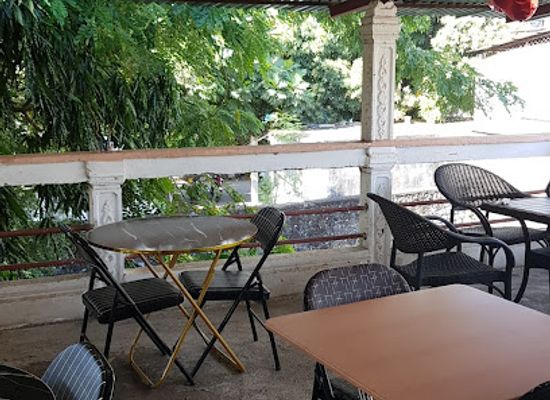 comoros/ndzuwani/bar/restaurant-amael-glace