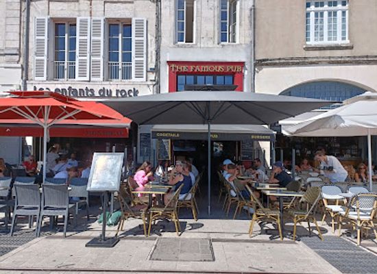 france/la-rochelle/vieux-port/bar/the-famous-pub