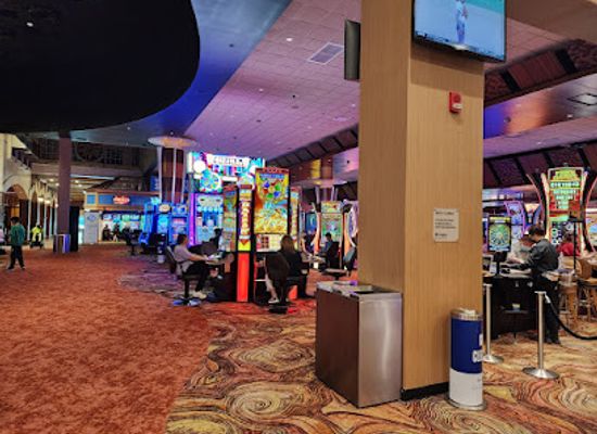 connecticut/mashantucket/bar/foxwoods-great-cedar-showroom-loading-docks