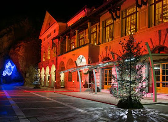 slovenia/postojna/bar/jamski-dvorec