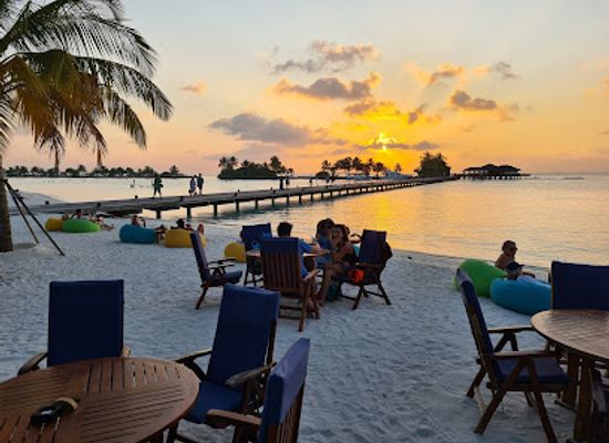 maldives/kaafu-atoll/bar/hulhangu-captain-s-bar-main-bar