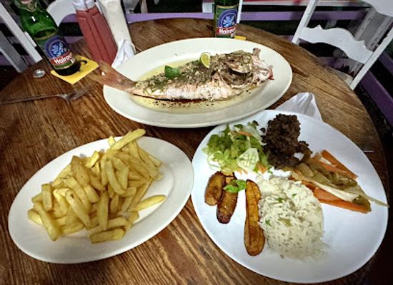 saint-vincent-and-the-grenadines/dark-view-falls/bar/4-shells-fish-joint