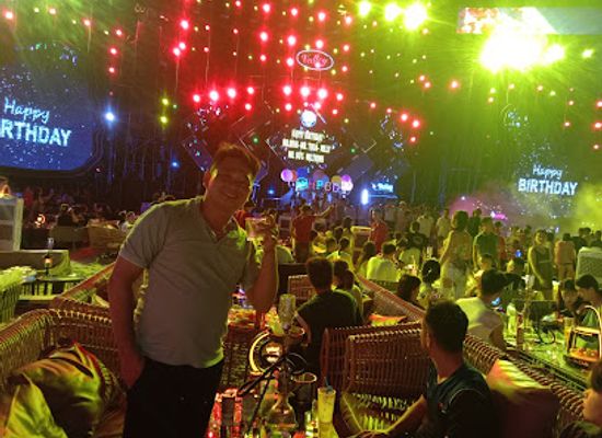vietnam/north-central-coast/bar/valley-beach-club-beach