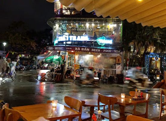 vietnam/hue/bar/brown-eyes-bar