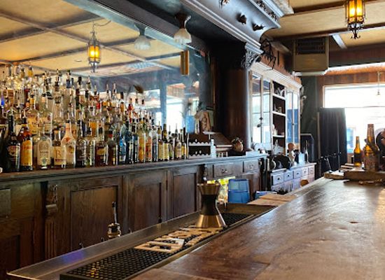 washington/north-cascades-national-park/bar/hub-bar-grill