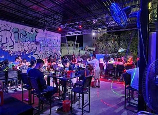 cambodia/kampong-cham/bar/m-fox