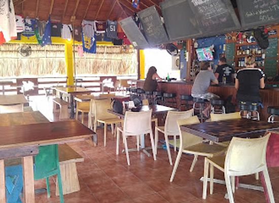 belize/stann-creek-district/bar/the-flying-pig-bar-and-grill