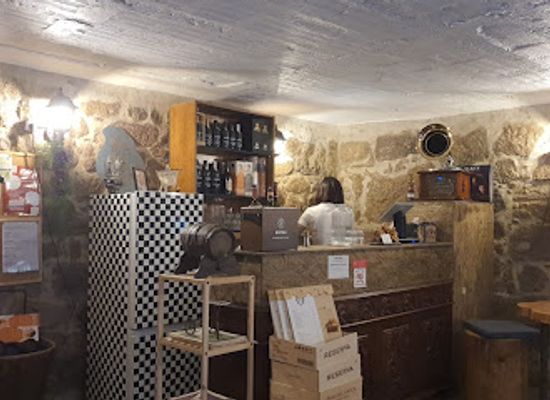 portugal/porto/ribeira/bar/art-wine
