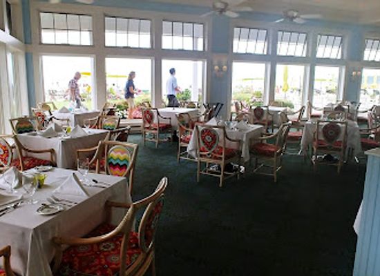 michigan/mackinac-island/bar/carriage-house