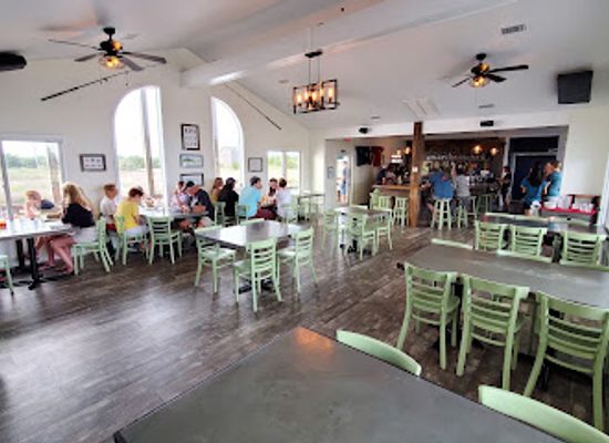 north-carolina/outer-banks/bar/po-house-good-eats-libations-sound-side-dining