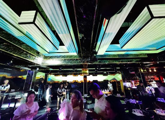 laos/champasak/bar/space-x-bar