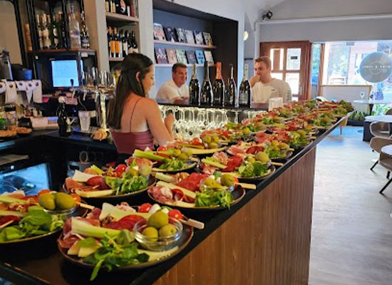 hungary/bakony/bar/wine-vinyl-bar-store